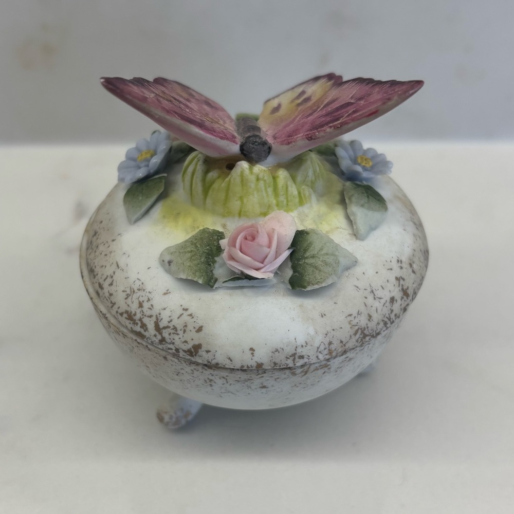 Vintage Lefton Bisque Porcelain Decorative Butterfly Trinket Box 3D - Picture 6 of 8
